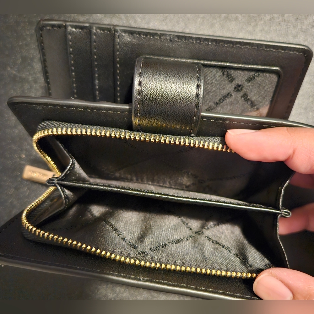 Michael Kors Black and White Wallet - Picture 5 of 5